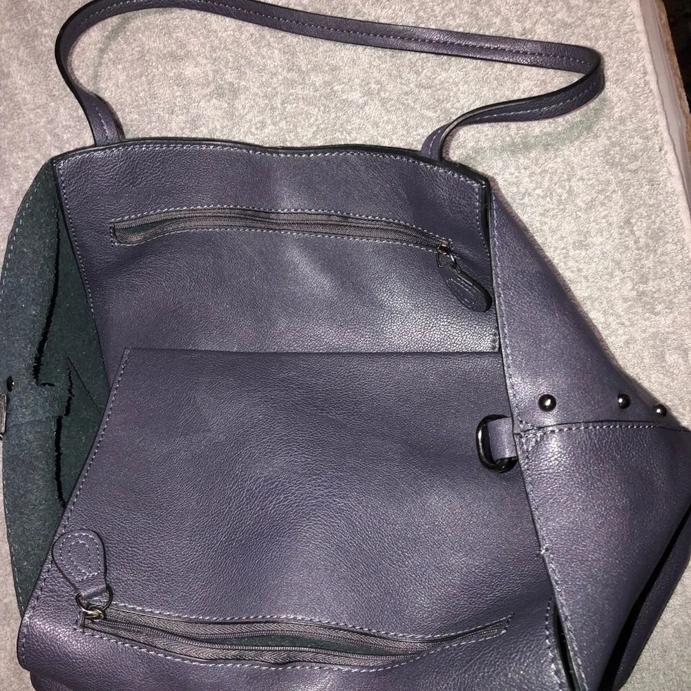 Elegant Blue Leather Tote Bag with Structured Design